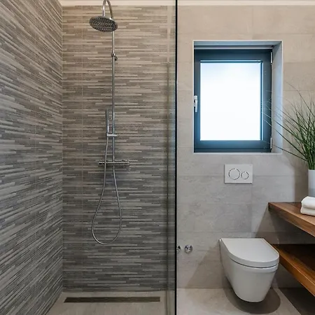 Vitis Vitae 펜션 Peresiji