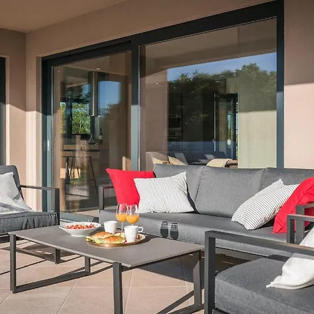 Vitis Vitae 펜션 Peresiji