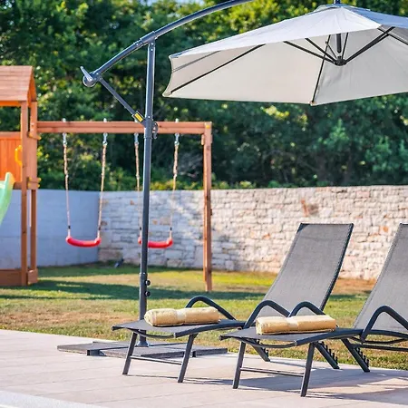 펜션 Vitis Vitae Peresiji